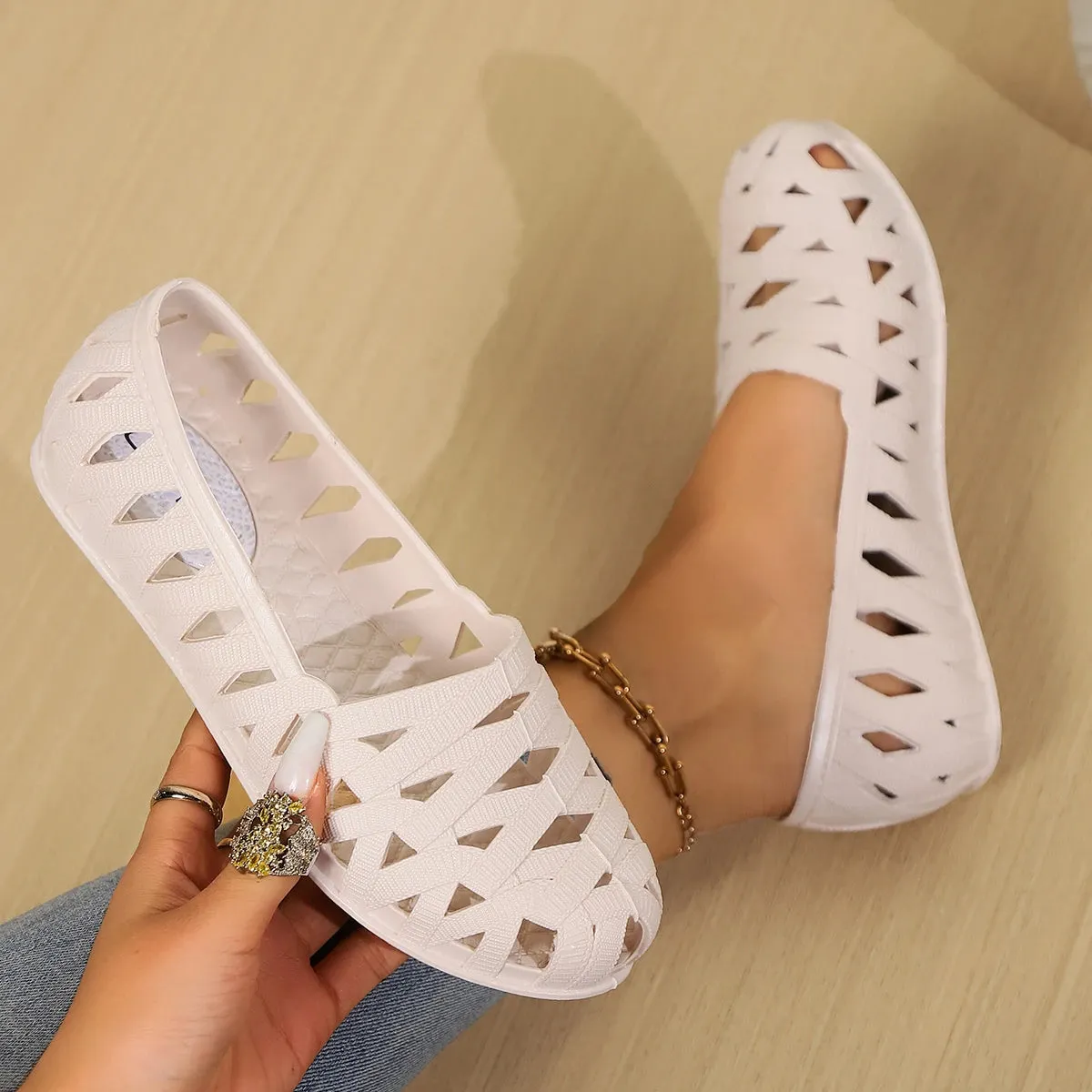 Hnzxzm 2024 Soft Bottom Beach Sandal Non-slip Comfortable Breathable Flat Round Toe Solid Color Hollow Breathable Shoes