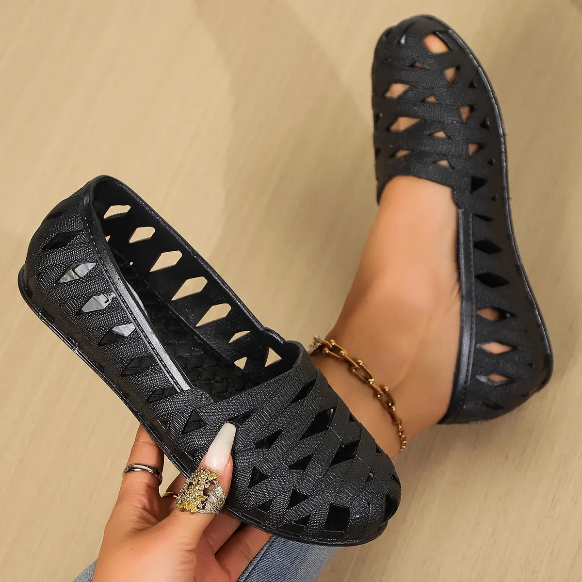 Hnzxzm 2024 Soft Bottom Beach Sandal Non-slip Comfortable Breathable Flat Round Toe Solid Color Hollow Breathable Shoes