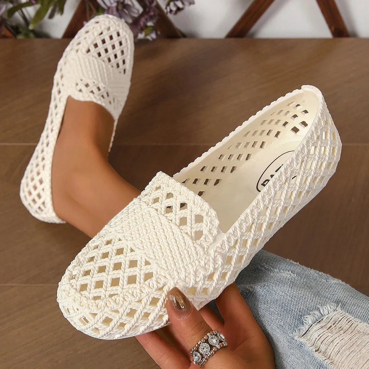 Hnzxzm 2024 Soft Bottom Beach Sandal Non-slip Comfortable Breathable Flat Round Toe Solid Color Hollow Breathable Shoes
